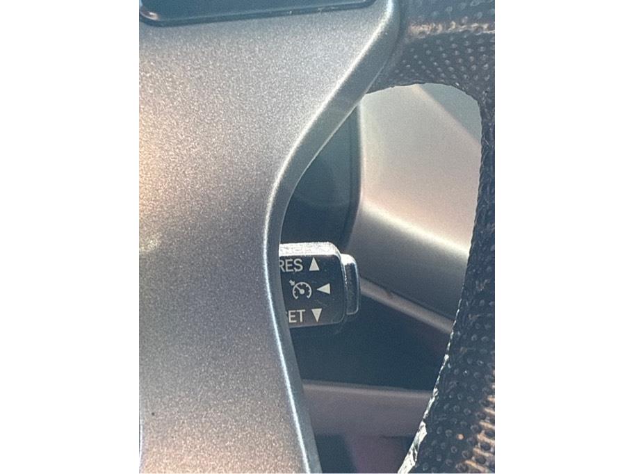 Vehicle image 16 of 19