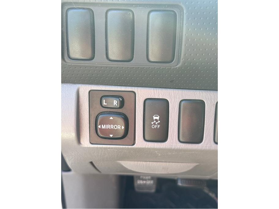 Vehicle image 17 of 19