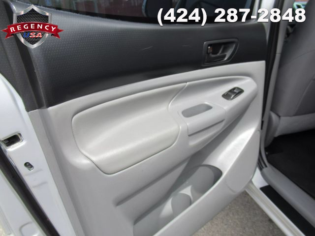Vehicle image 33 of 61