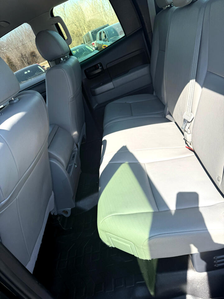 Vehicle image 23 of 41