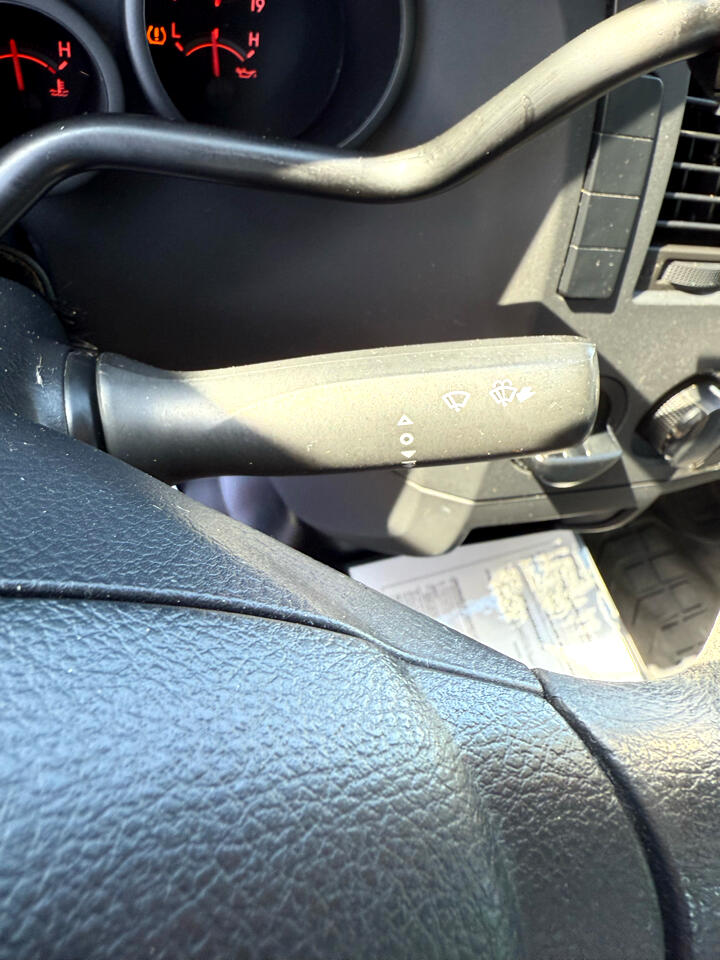 Vehicle image 32 of 41