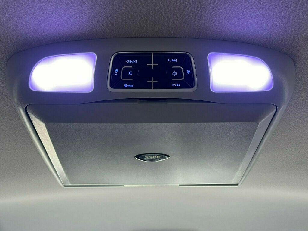 Vehicle image 32 of 46