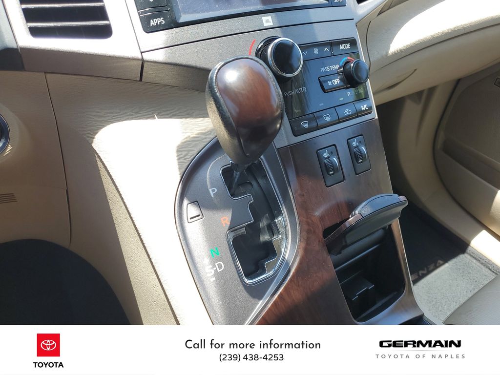 Vehicle image 27 of 35