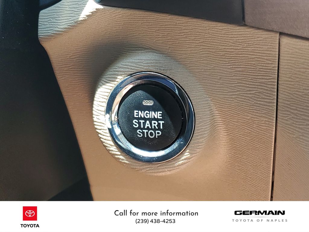 Vehicle image 33 of 35