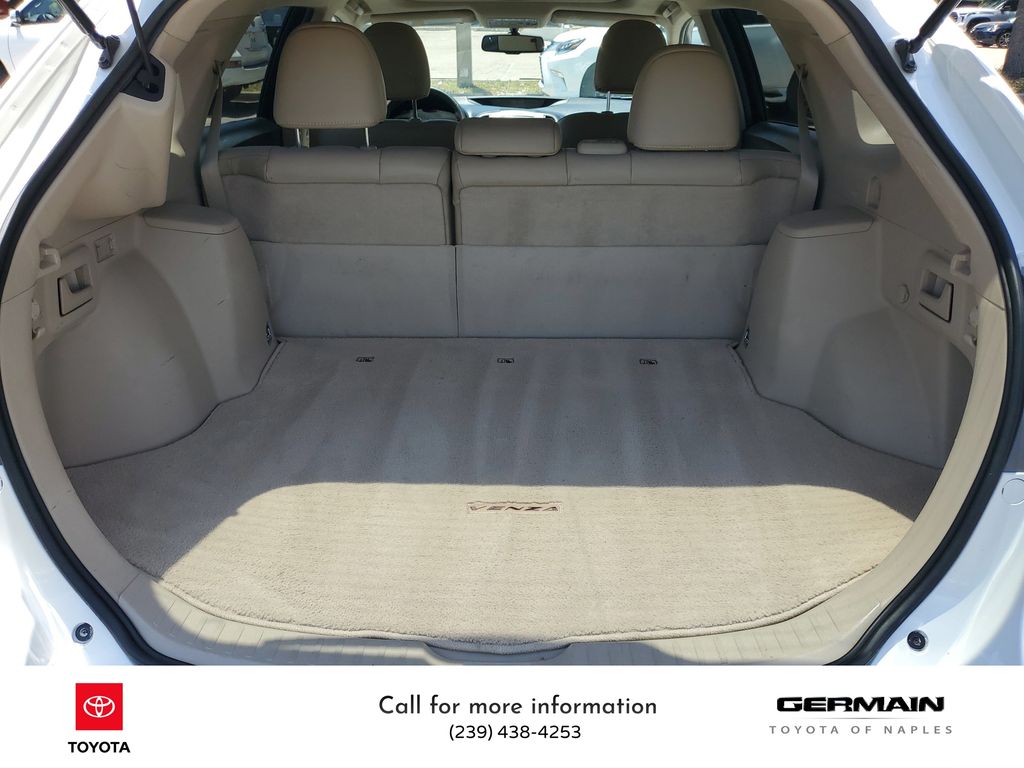 Vehicle image 23 of 35