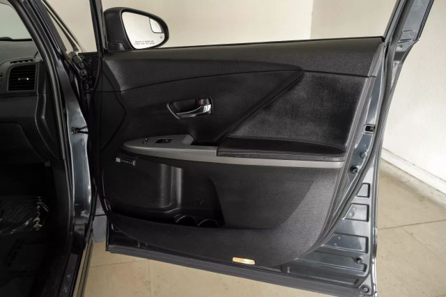 Vehicle image 40 of 56