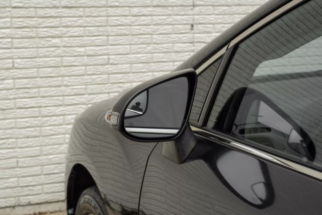 Vehicle image 37 of 56