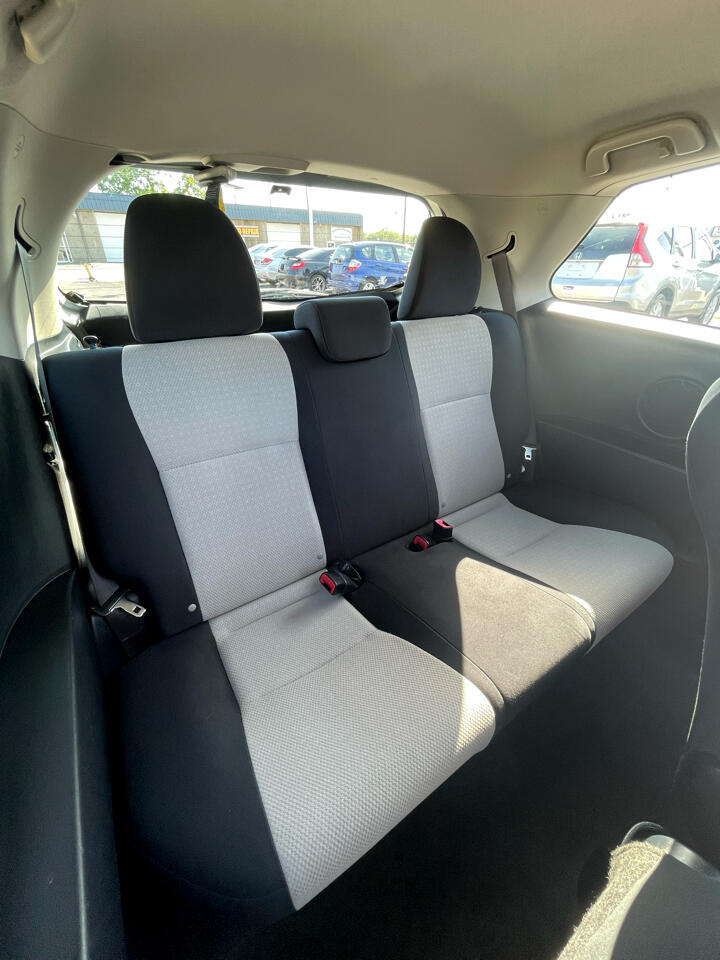 Vehicle image 13 of 18