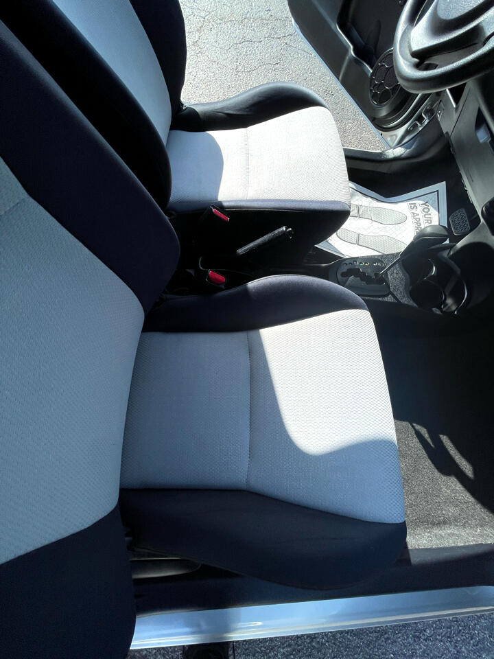 Vehicle image 15 of 18