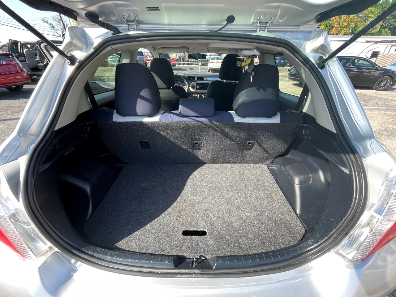Vehicle image 17 of 18