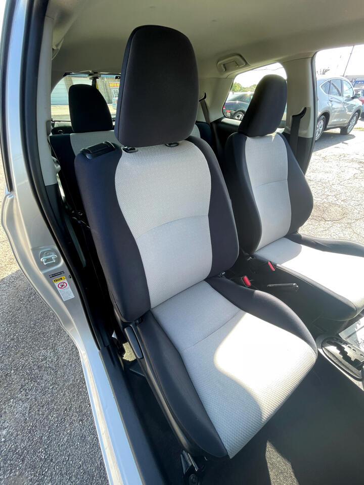 Vehicle image 16 of 18