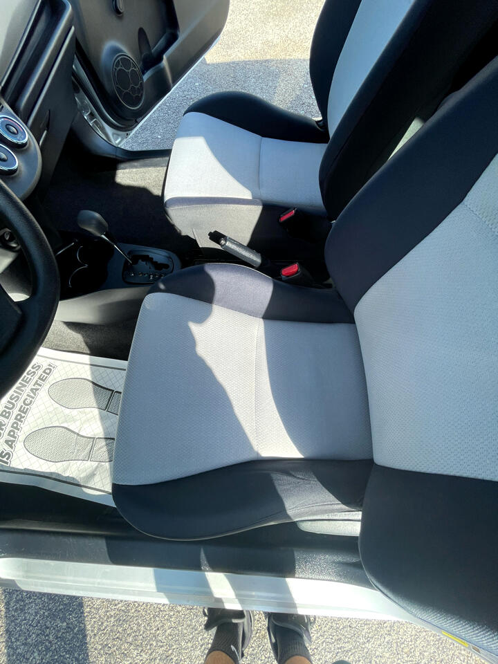 Vehicle image 10 of 18