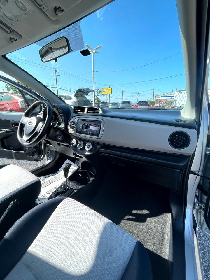 Vehicle image 14 of 18