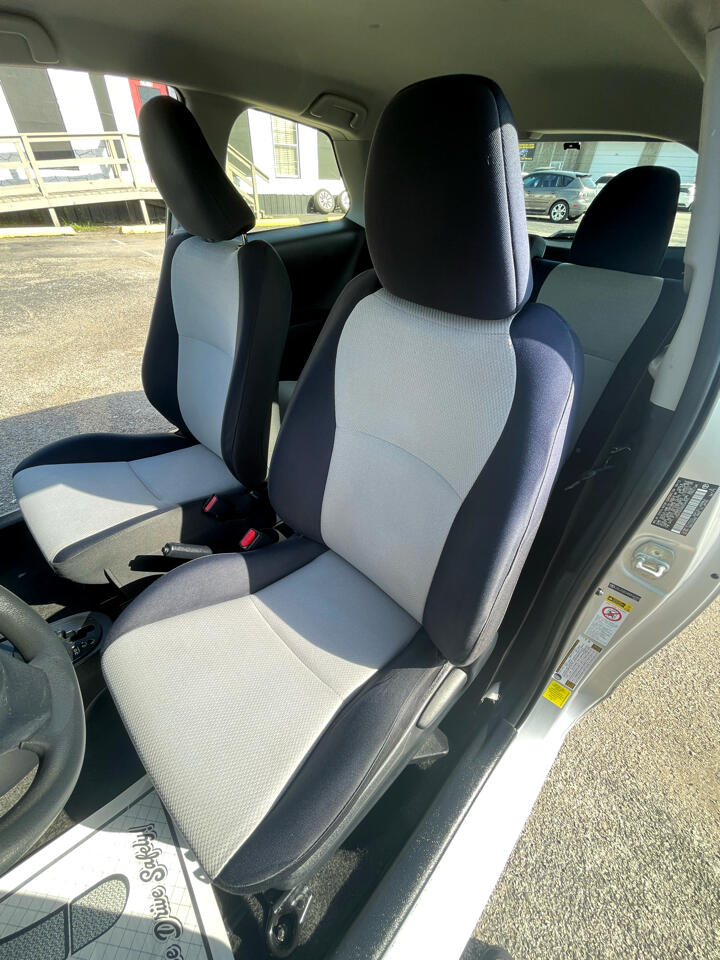 Vehicle image 11 of 18