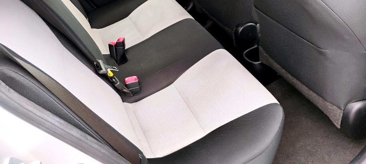 Vehicle image 8 of 19