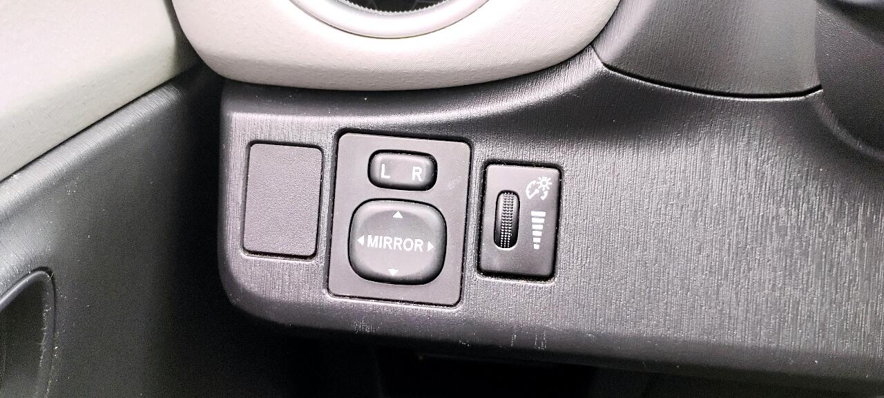 Vehicle image 17 of 19