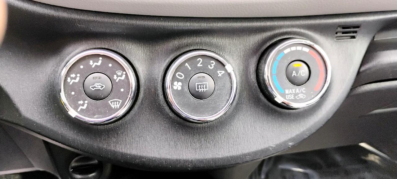 Vehicle image 14 of 19