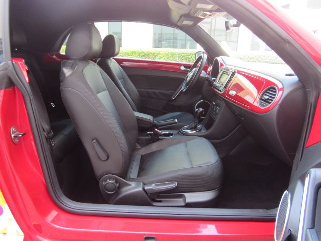 2013 Volkswagen Beetle 2.5L Image 20 of 47