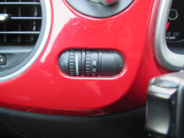 2013 Volkswagen Beetle 2.5L Image 42 of 47