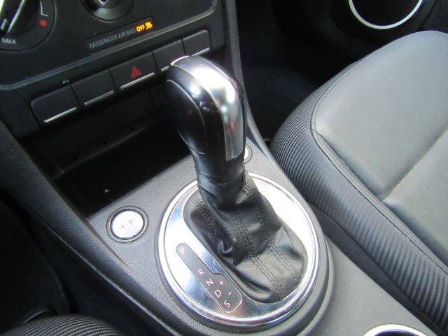 2013 Volkswagen Beetle 2.5L Image 26 of 47