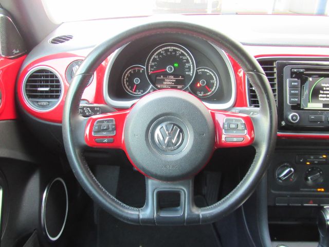 2013 Volkswagen Beetle 2.5L Image 38 of 47