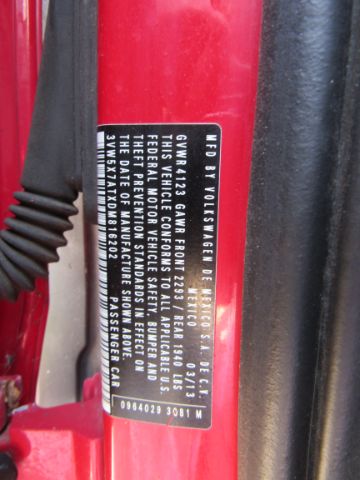 2013 Volkswagen Beetle 2.5L Image 37 of 47