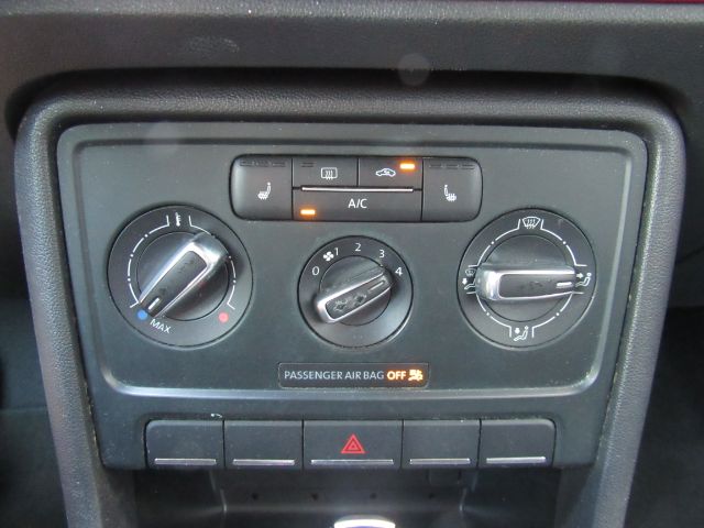 2013 Volkswagen Beetle 2.5L Image 39 of 47