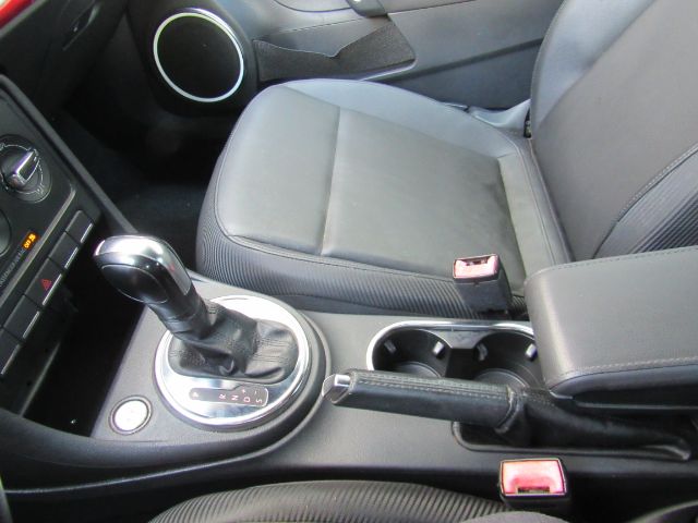 2013 Volkswagen Beetle 2.5L Image 27 of 47