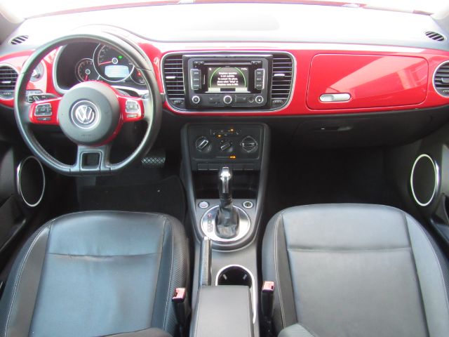 2013 Volkswagen Beetle 2.5L Image 22 of 47