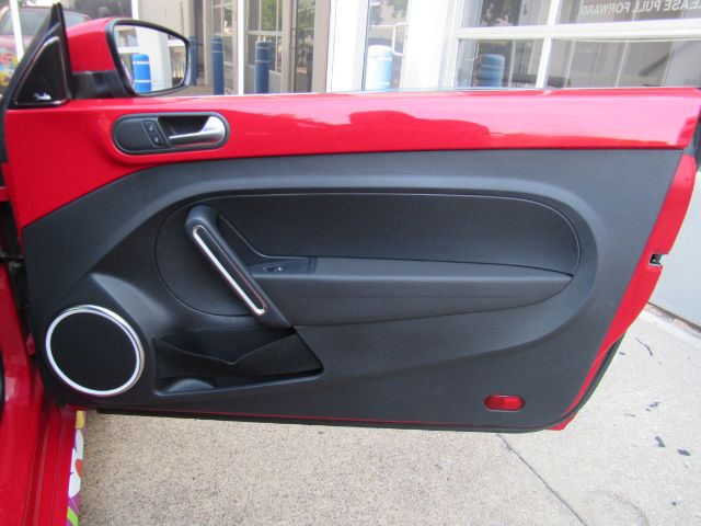 2013 Volkswagen Beetle 2.5L Image 40 of 47