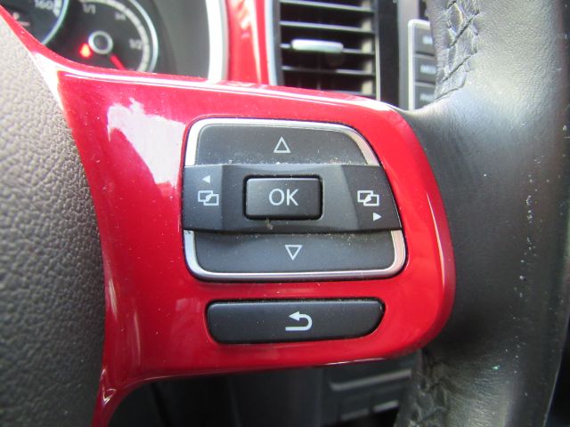 2013 Volkswagen Beetle 2.5L Image 36 of 47