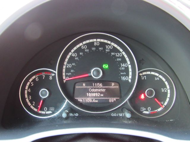 2013 Volkswagen Beetle 2.5L Image 23 of 47