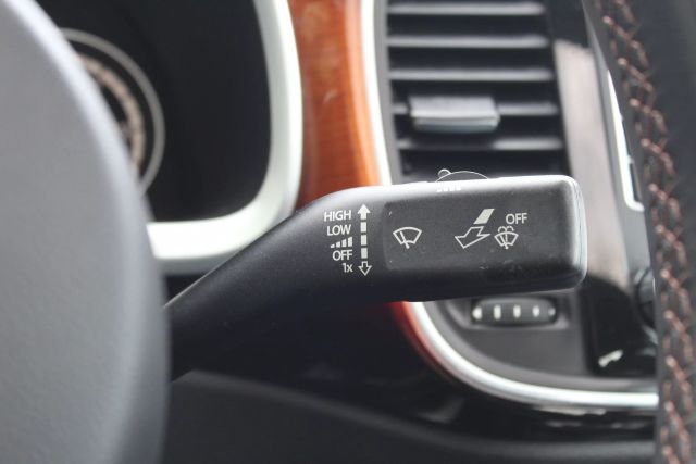 Vehicle image 25 of 36