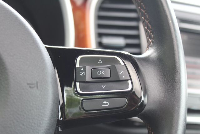 Vehicle image 23 of 36
