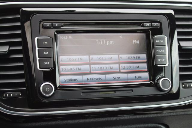 Vehicle image 27 of 36