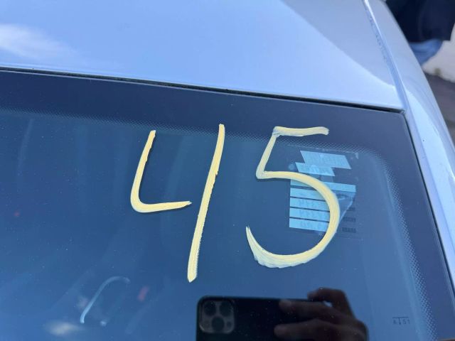 Vehicle image 27 of 28