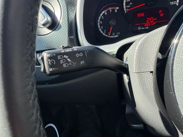 Vehicle image 14 of 28