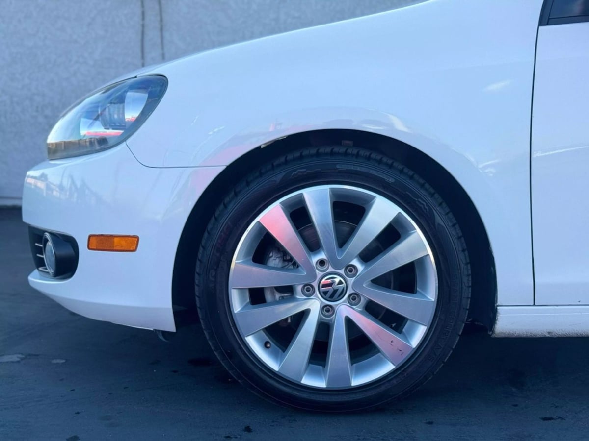 Vehicle image 11 of 41