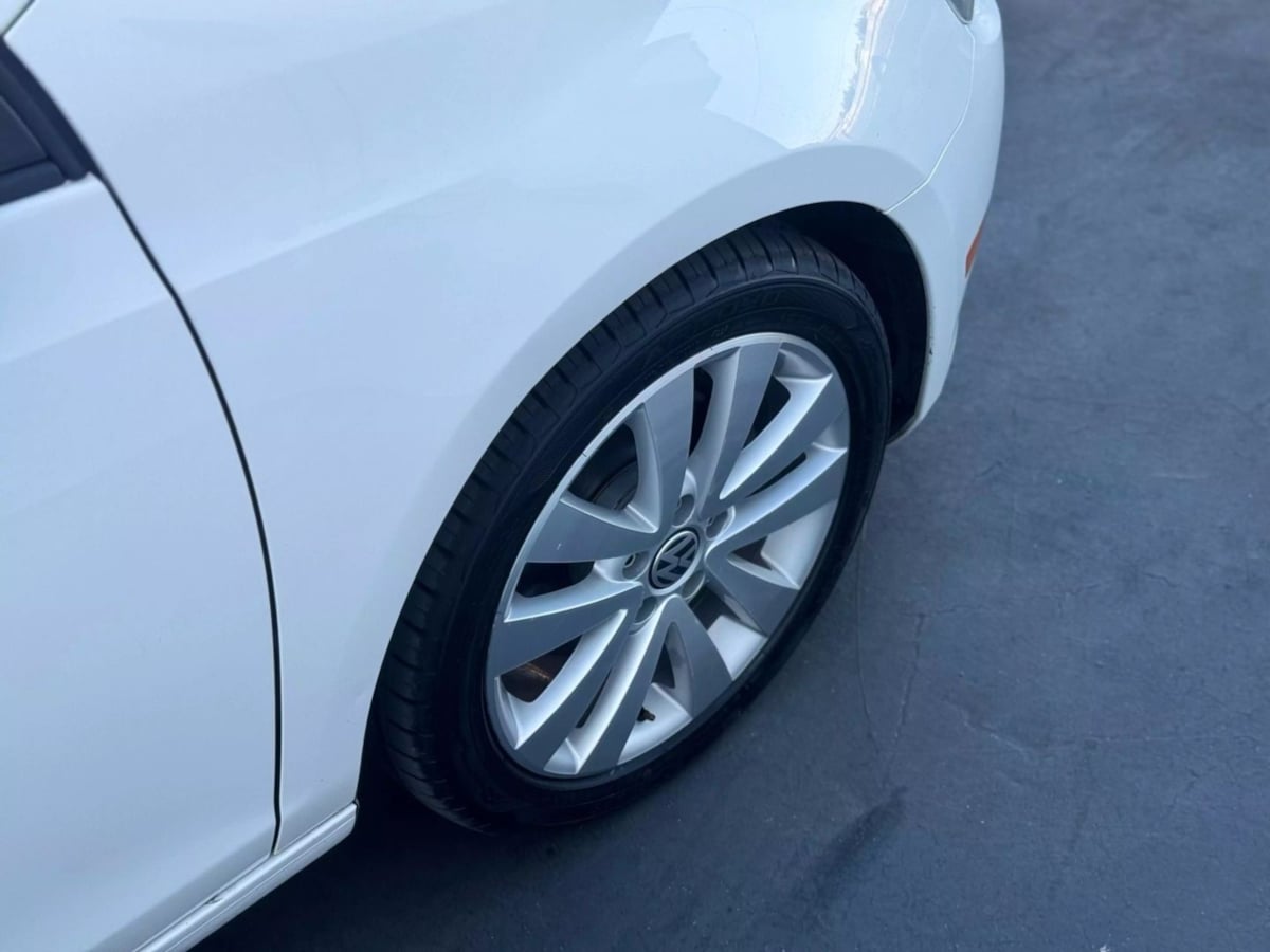 Vehicle image 13 of 41