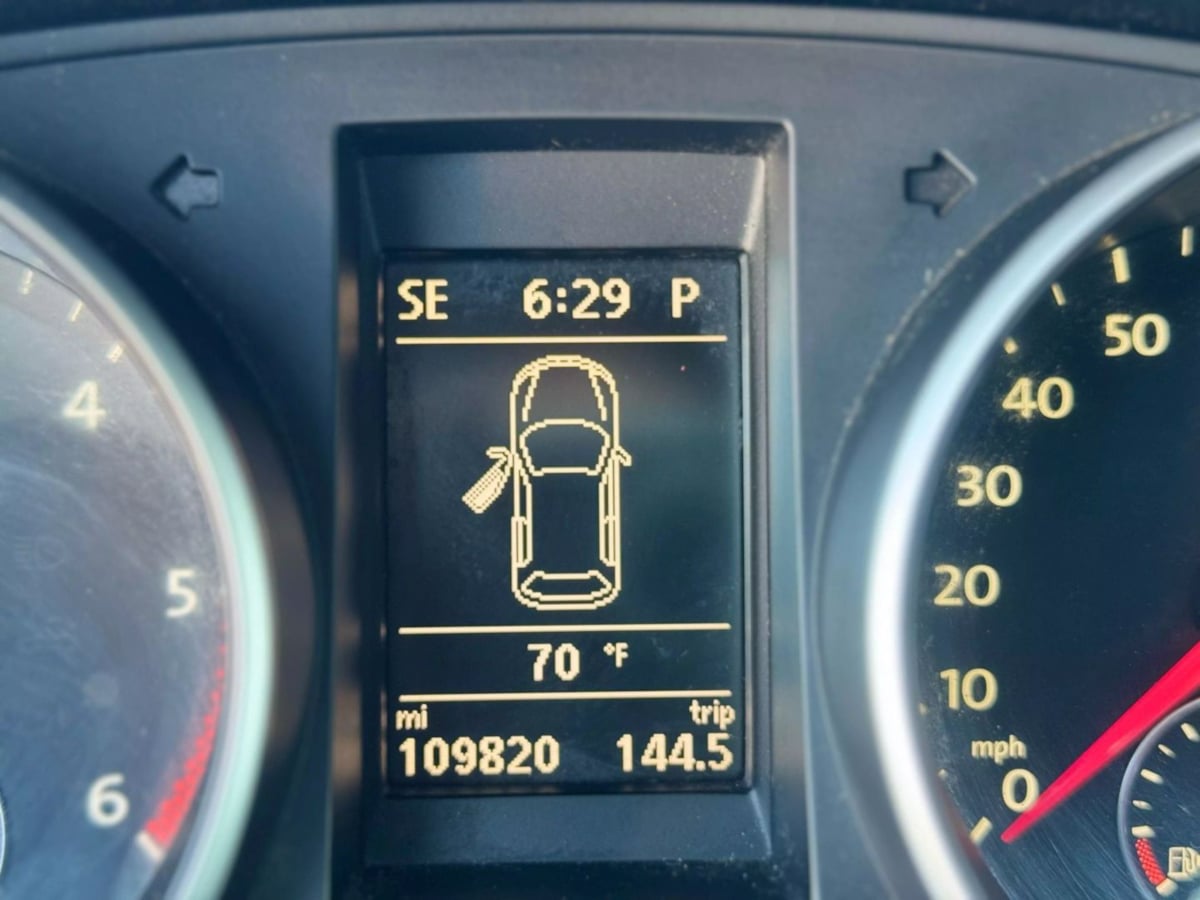 Vehicle image 28 of 41