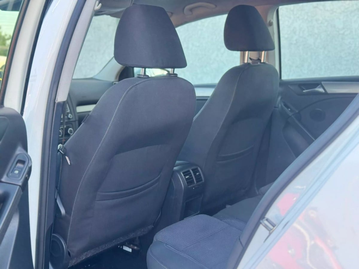 Vehicle image 19 of 41