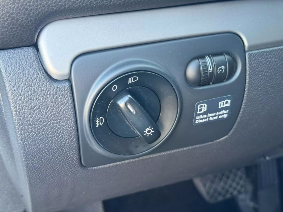 Vehicle image 27 of 41