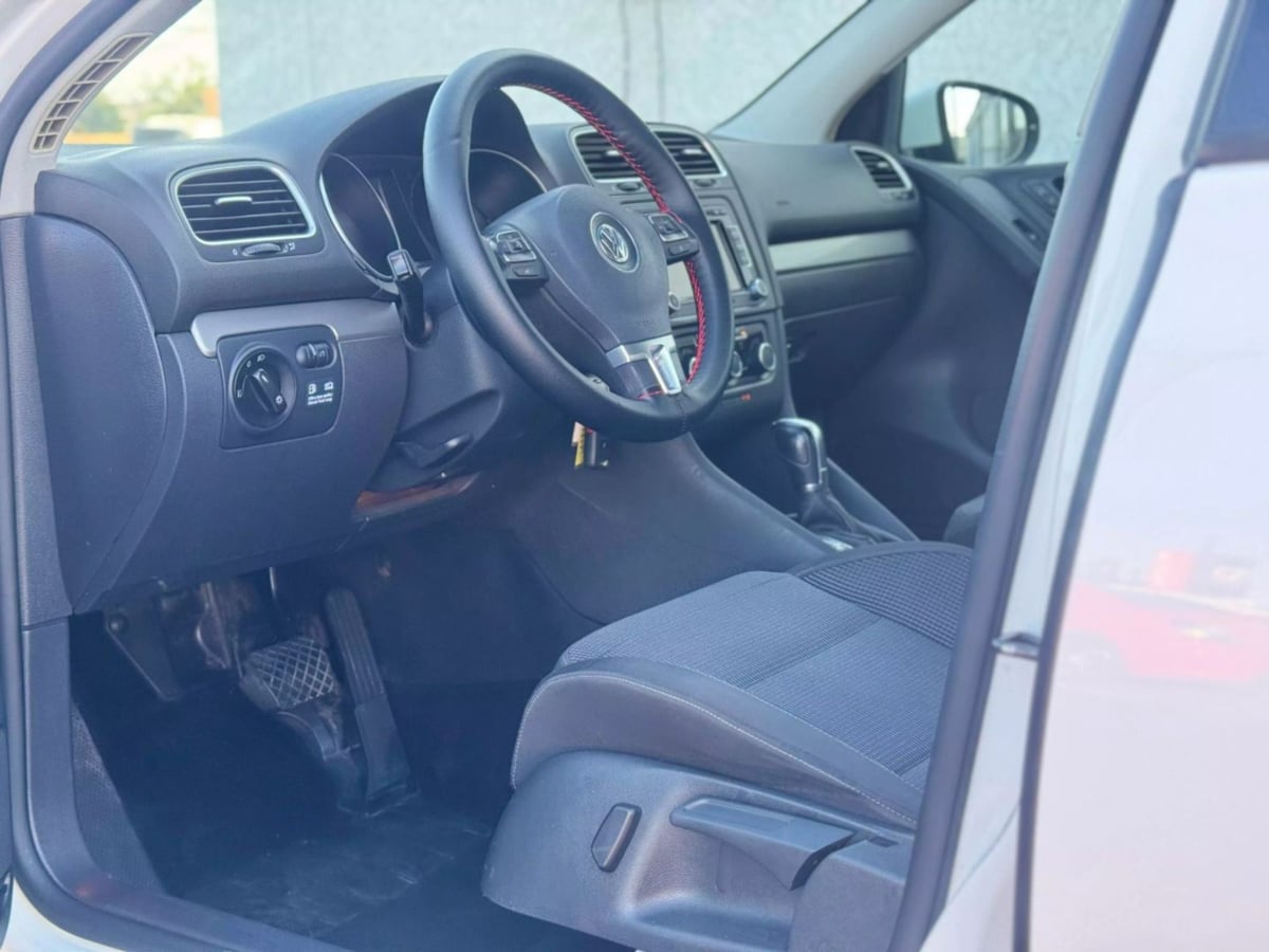 Vehicle image 18 of 41
