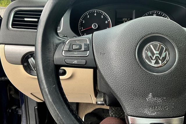 Vehicle image 17 of 30