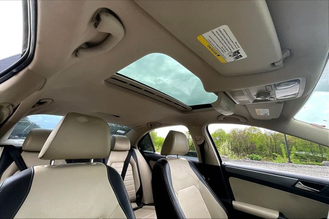 Vehicle image 20 of 30