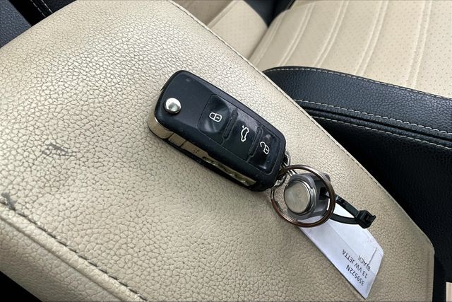 Vehicle image 12 of 30