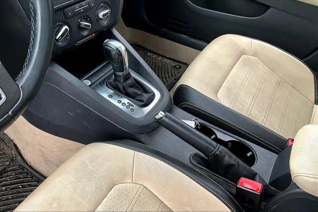 Vehicle image 14 of 30