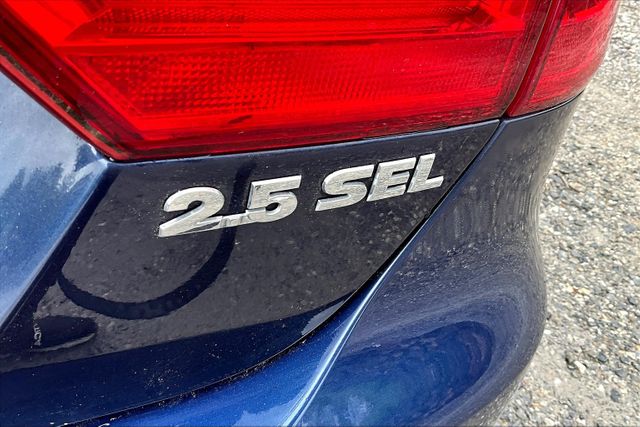 Vehicle image 10 of 30