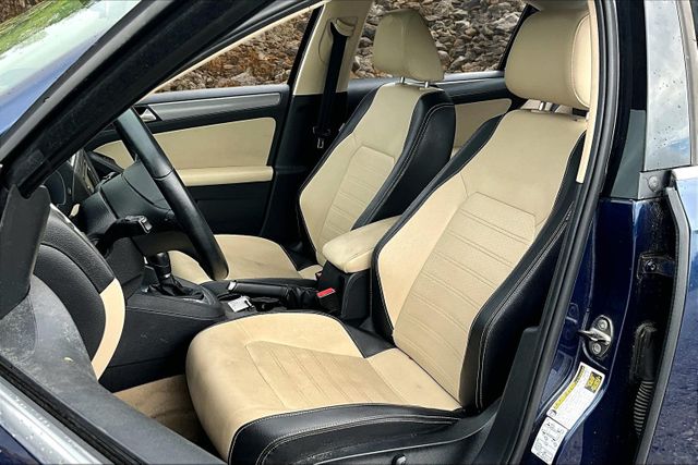 Vehicle image 23 of 30