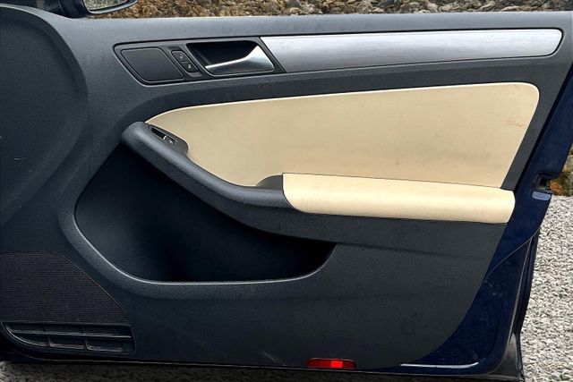 Vehicle image 22 of 30